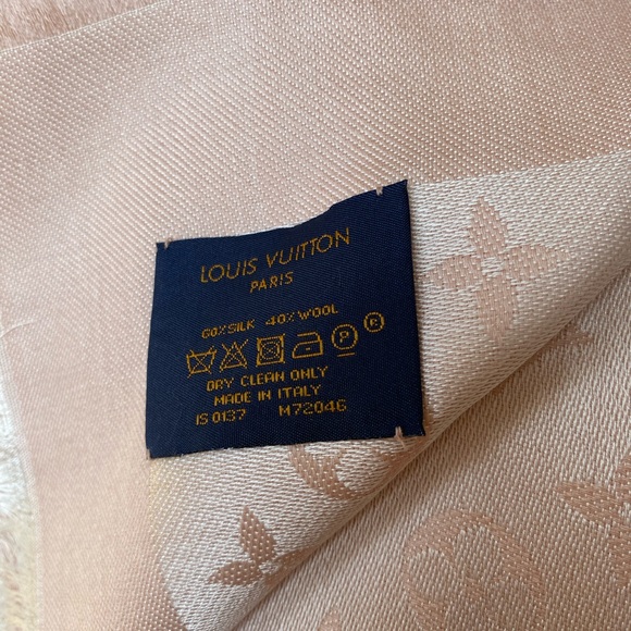Shawl LV new no box